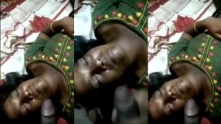 Pembantu Tamil Miskin, Nelen Habis Cairan Kental India Kekasihnya Dari Mulut.