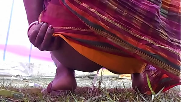 Desi Bulu Lebat Ngocok Sambil Pipis Basah