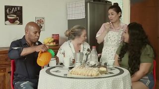 Rumah Cabul – Suami Dihina, Istri Mesum, Pembantu Ngebor Semua | Emme White, Alessandra Maia, Agatha Ludovino, Capoeira