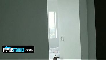 Ibu Tiri Cantik Berambut Pirang, Daisy Stone, Terima Muncratan Dari Adik Tiri Yang Horny