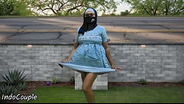 Mahasiswi Hijab Jogging Di Tempat Umum, Ngasih Blowjob Demi Duit.