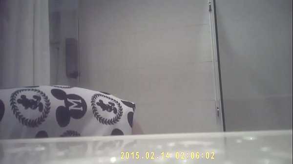 偷拍姐姐小奶诗诗洗澡，湿身诱惑让人受不了