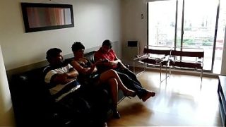 Gak Ada Tontonan Di Tv, Jadi Gue Bobok Sama Tukang Ledeng Plus Temen Suami, Mantap Ngenyangin Abis.