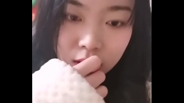 Cewek China Manis, Siap Dimanjain Di Ranjang Malam Ini.