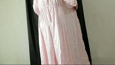 Bokep Indo Nyobain Dress Baru, Pantat Gede Montok Bikin Makin Pengen.