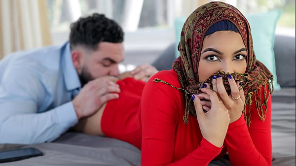 Kakak Tiri Mau Ngajarin Adik Tiri Berhijab Soal Rahasia Ranjang Sebelum Nikah – Hijab Panas