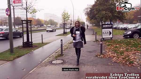 Gadis Turki Jerman Digiring Ke Pertemuan Seks Publik Di Jalanan, Siap Digarap Liar