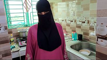 Suami Selingkuh Ngentot Pembantu Rumah Hijab Pas Sepi Rumah, Crot Di Dalem